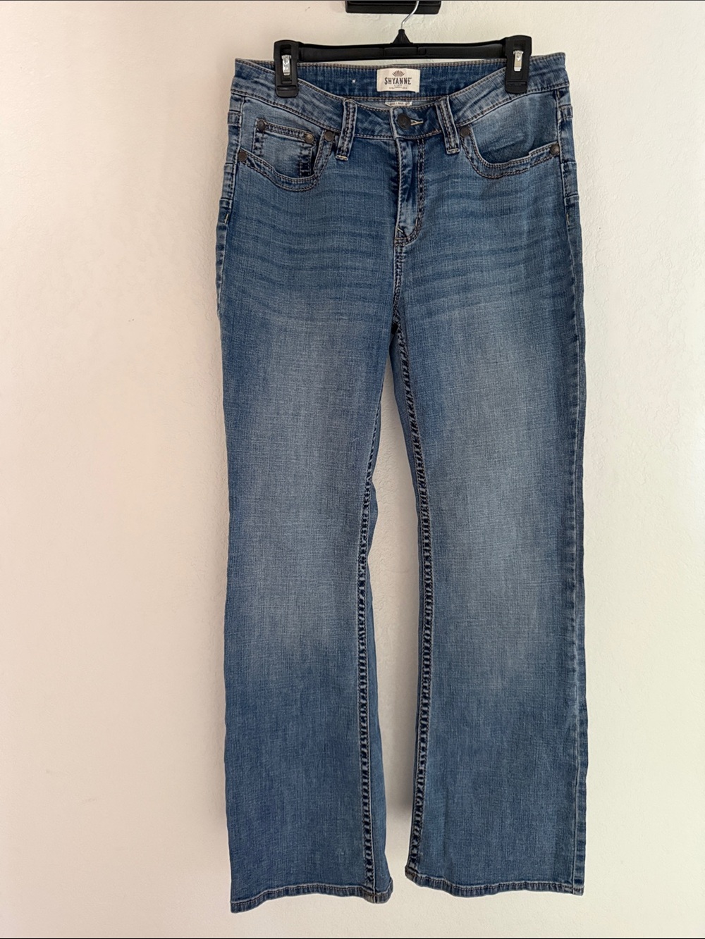NWOT. Boot-cut Shyanne Women's Jeans - Blue